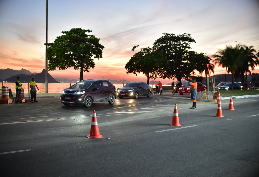 Prefeitura cria faixa reversível em Charitas