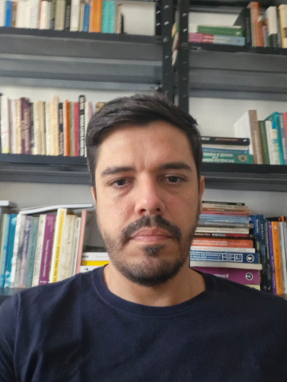 Professor da UFF recebe prêmio internacional por projeto de divulgação científica em Psicologia