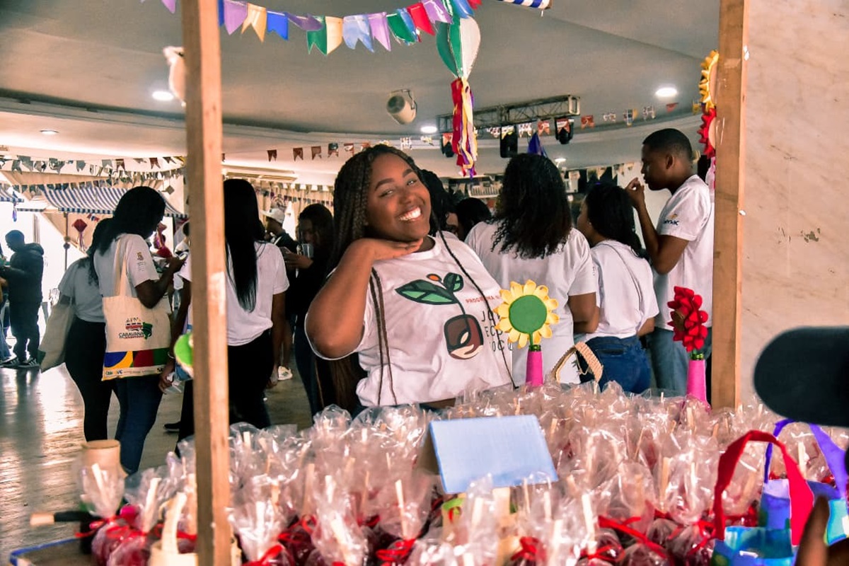 Niterói Jovem EcoSocial realiza festa agostina com decoração sustentável, ação solidária e atrações culturais